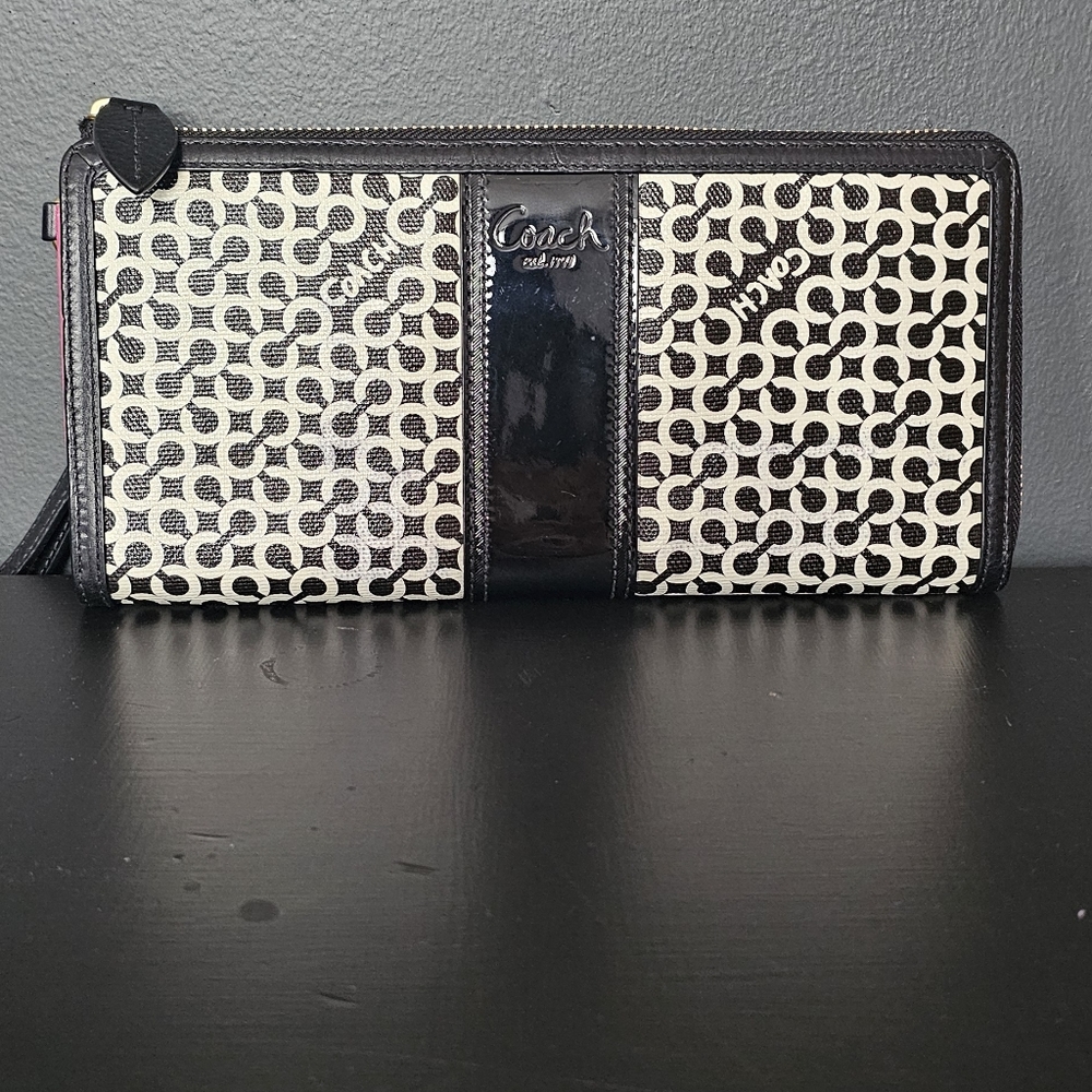 Coach wallet/ clutch 4x8